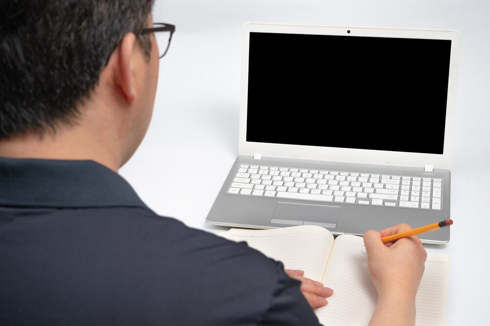 Jak sprawdzić ile cali ma laptop – prosta instrukcja krok po kroku