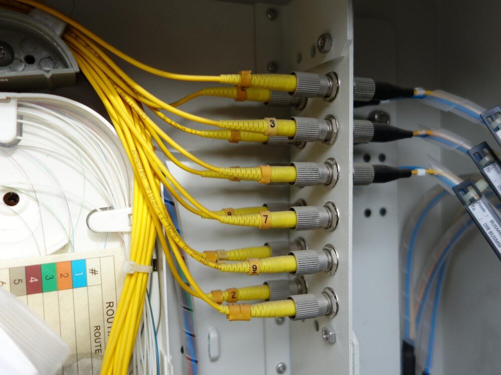 Kabel od światłowodu – rodzaje, zastosowanie, na co uważać
